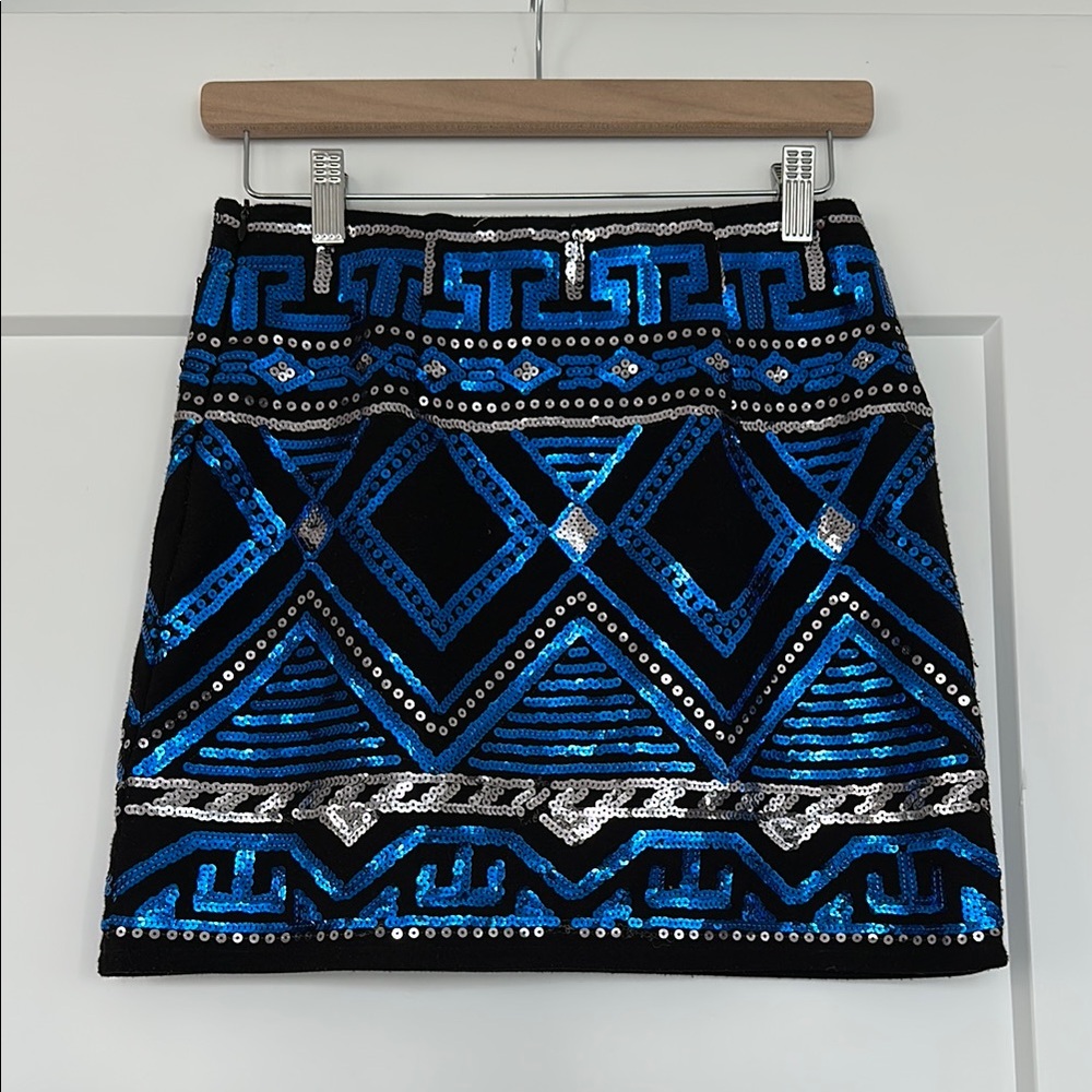 Elegant Black and Blue Sequin Pencil Skirt - Picture 2 of 3